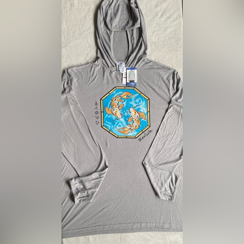 NWT Men’s Gray Reel Life Koi fish Long Sleeve Hood Rash Guard Thumb Hole T-shirt